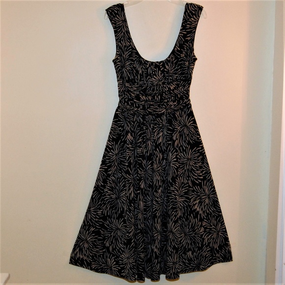 Maggy London Dresses & Skirts - Maggy London Dress w/ Draped Waist Detail Size 4